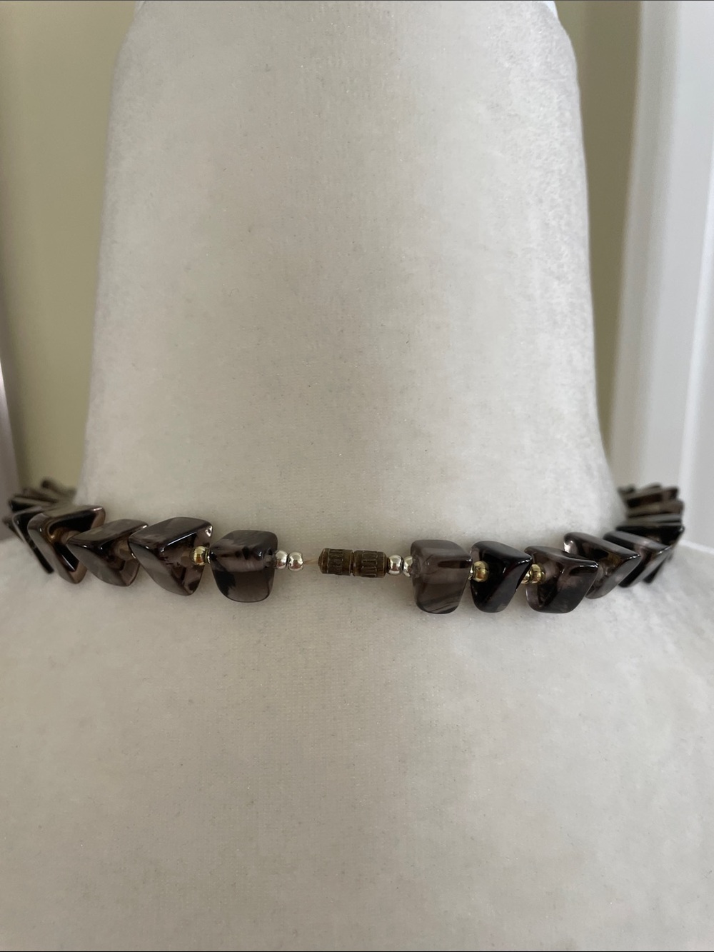 VINTAGE SMOKY GREY GLASS BEADED NECKLACE Drop Pendant Boho Goldtone - Picture 4 of 5
